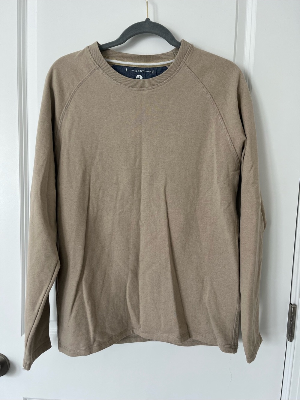 Men’s Medium Tan Beige Longsleeve Crewneck Sweatshirt